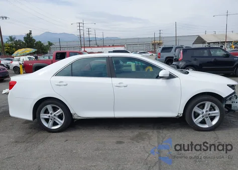 2013 Toyota Camry Se z USA, uszkodzony, nr VIN 4T1BF1FK0DU688890